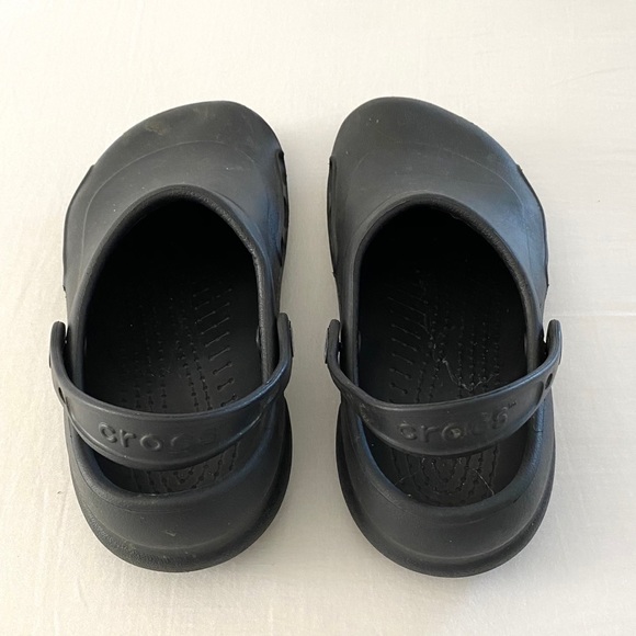 non slip crocs black